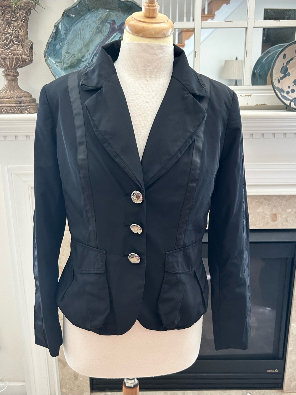 Katherine Barclay Black Tailored Satin-Trim Blazer